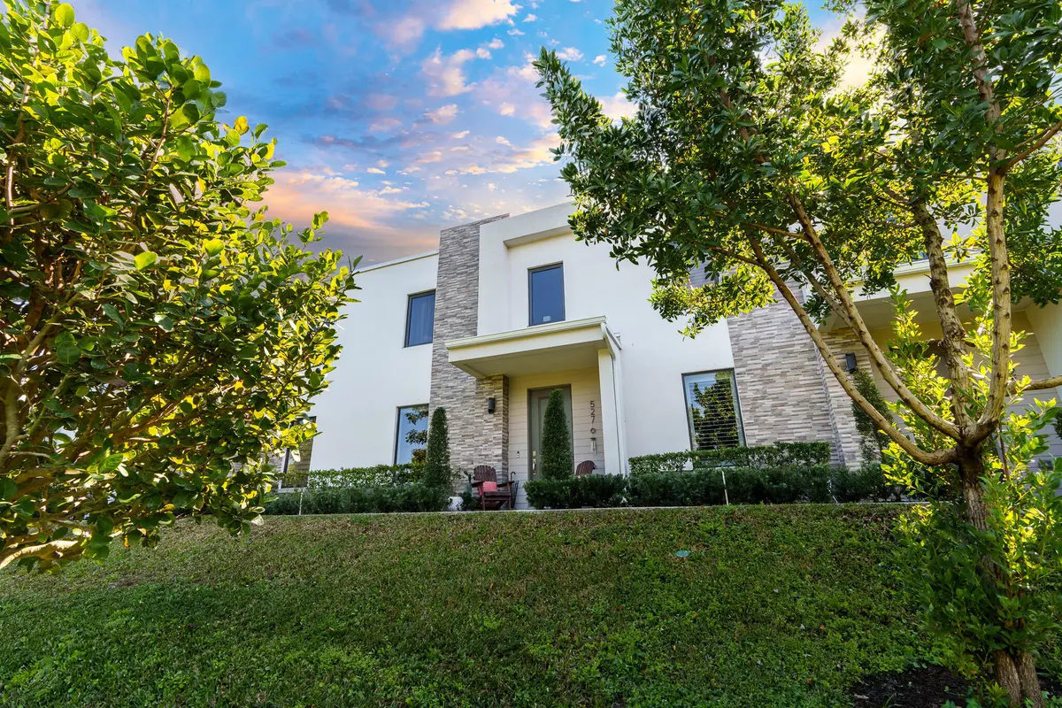 Front Entrance at 527 NW 17TH Street, Fort Lauderdale
