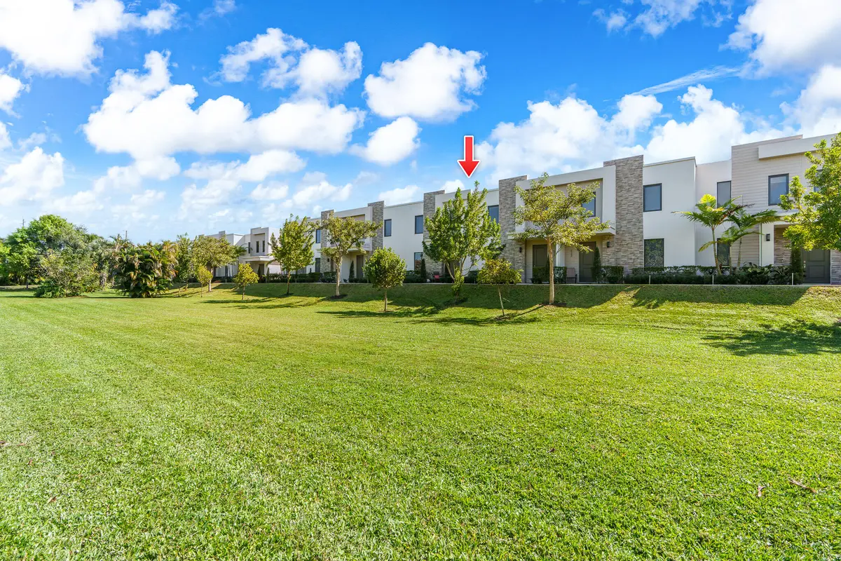 Back area at 527 NW 17TH Street, Fort Lauderdale