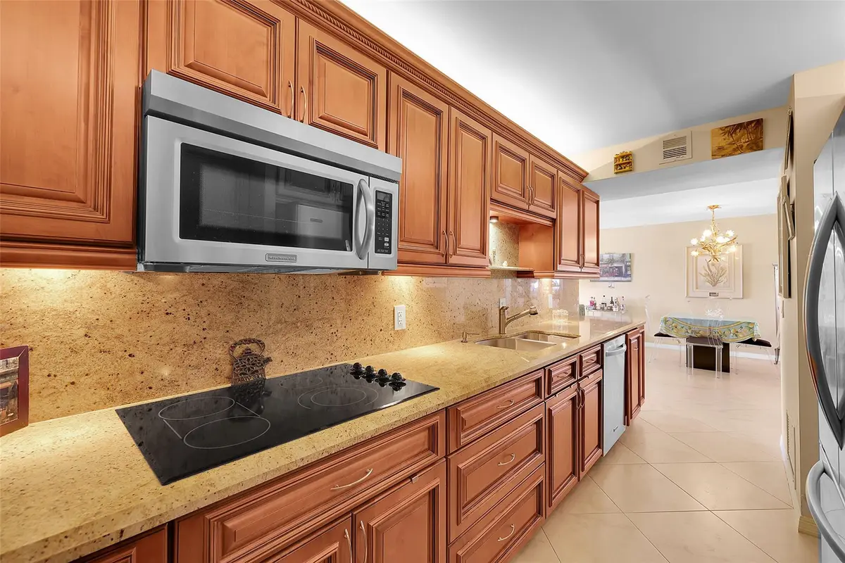 kitchen at 1200 HIBISCUS Avenue PH3, Pompano Beach
