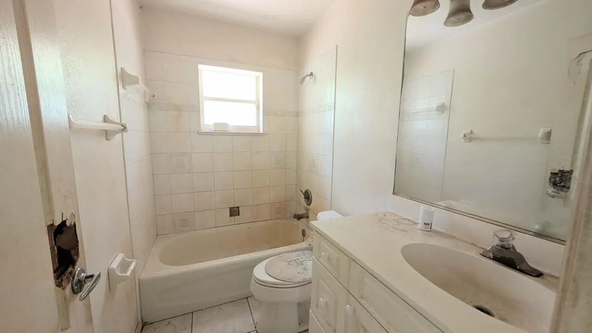 PXL_20260820_154751734.MP~2 at 2501 Iroquois Avenue, Fort Pierce