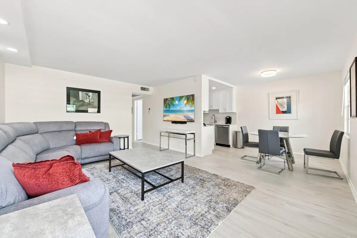 Living & Dining at 2069 Guildford D, Boca Raton