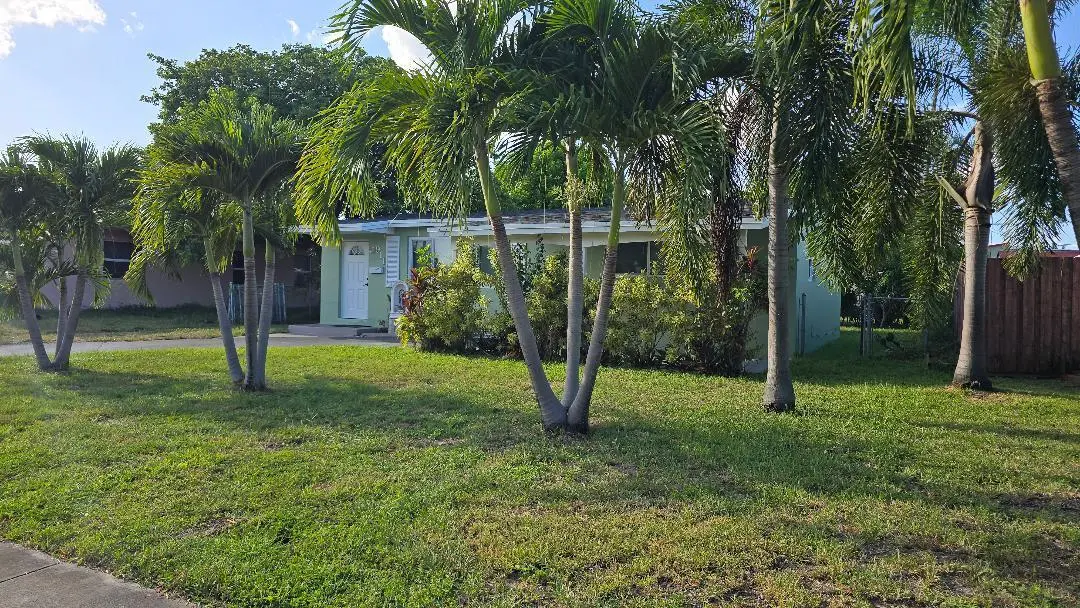 J1 at 911 NE 58TH Street, Oakland Park