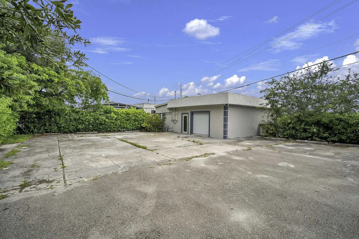 Garage at 3311 N DIXIE, Pompano Beach