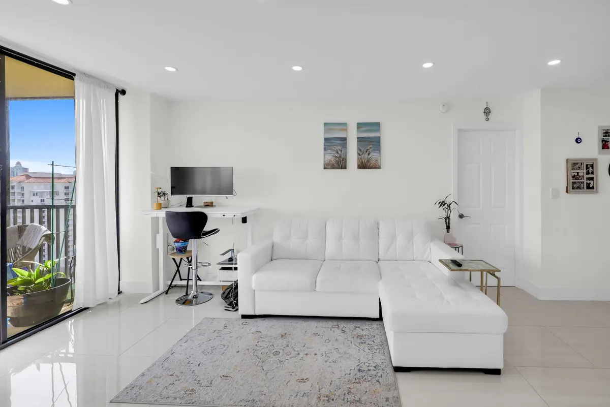20335 W Country Club Drive 2107 - 19 at 20335 W Country Club Drive 2107, Aventura