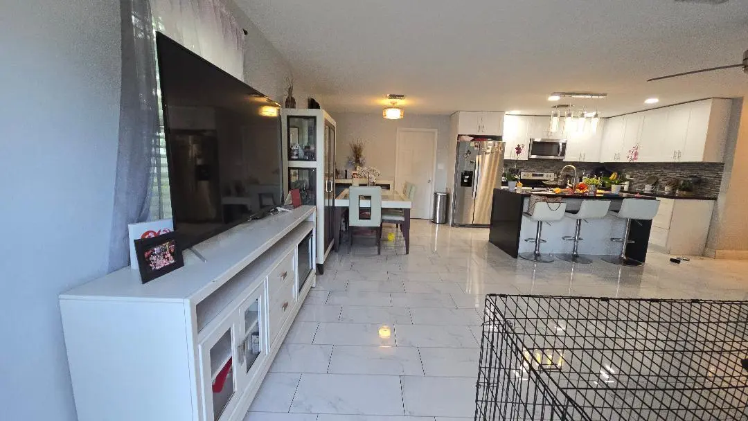 J7 at 911 NE 58TH Street, Oakland Park