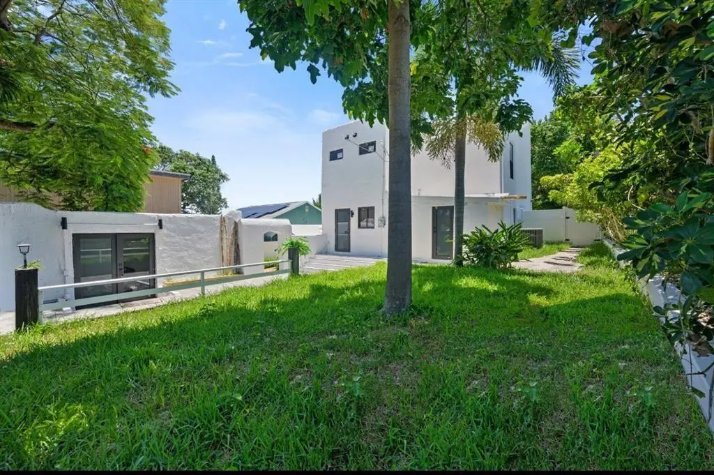 Photo 3 at 823 33RD Street, West Palm Beach