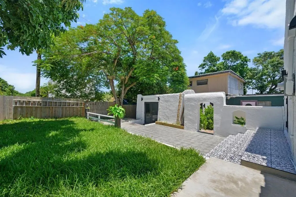 Photo 4 at 823 33RD Street, West Palm Beach