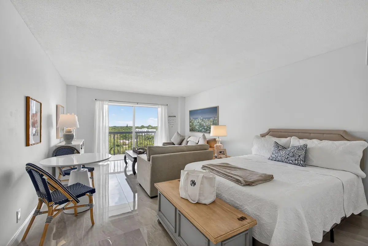 Main Room at 2600 N Flagler Drive 813, West Palm Beach