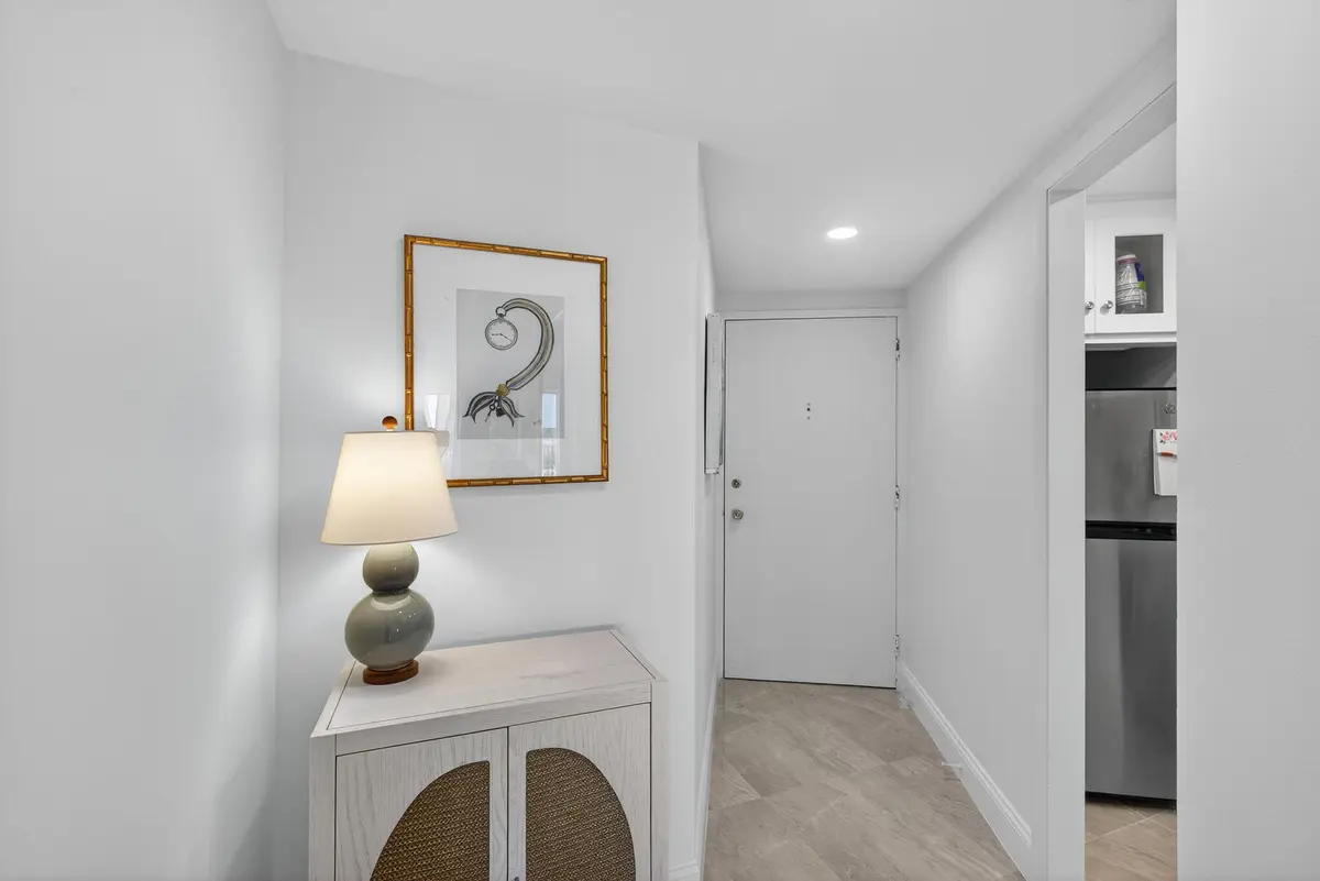 Entry at 2600 N Flagler Drive 813, West Palm Beach