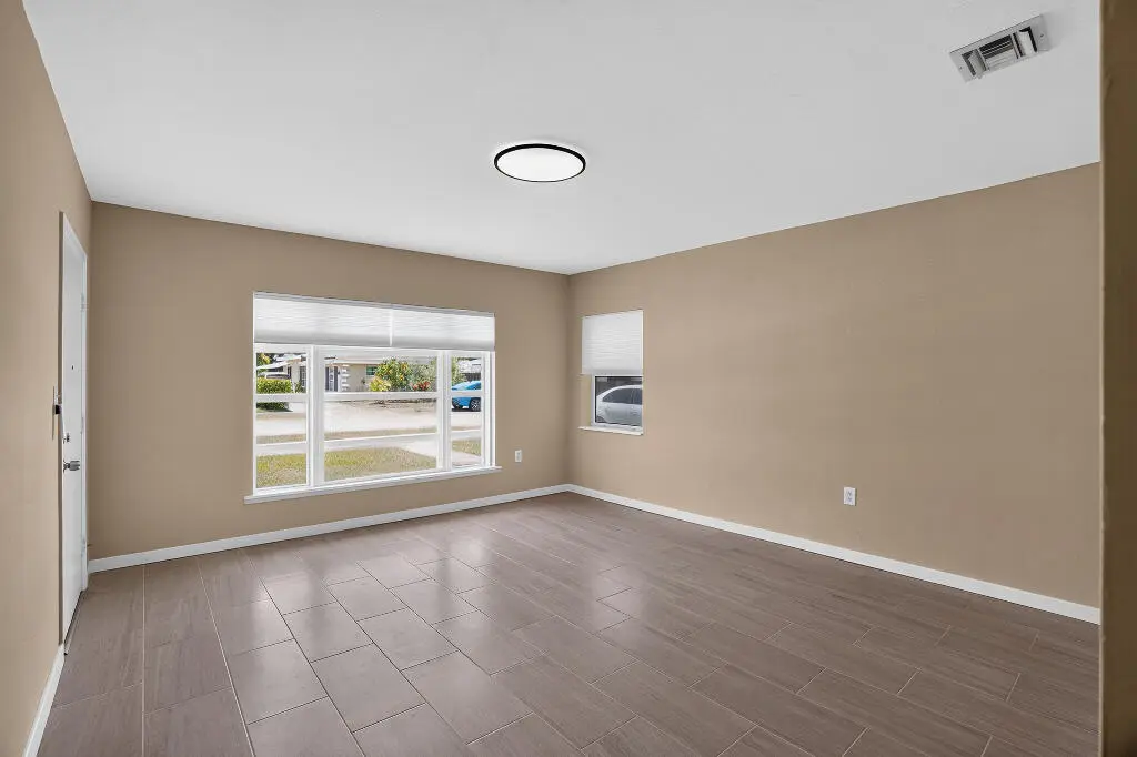 42439_09_image-194432_08.20.2026 at 208 SW 2ND Place 1-2, Dania Beach