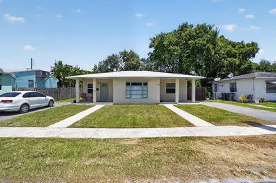 208 SW 2ND Place 1-2, Dania Beach – Single Family Residence for sale