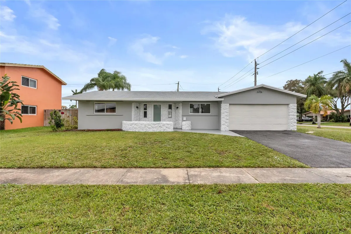 Photo 2 at 4490 NW 8TH Street, Coconut Creek