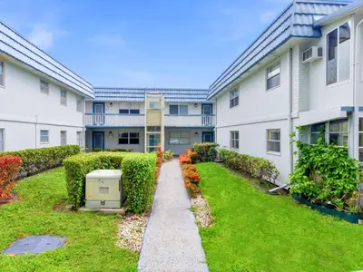 210 Tuscany Lane, Delray Beach – Condominium for sale