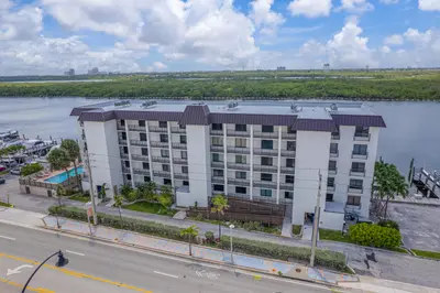 3200 N OCEAN Drive 104, Hollywood – Condominium for sale
