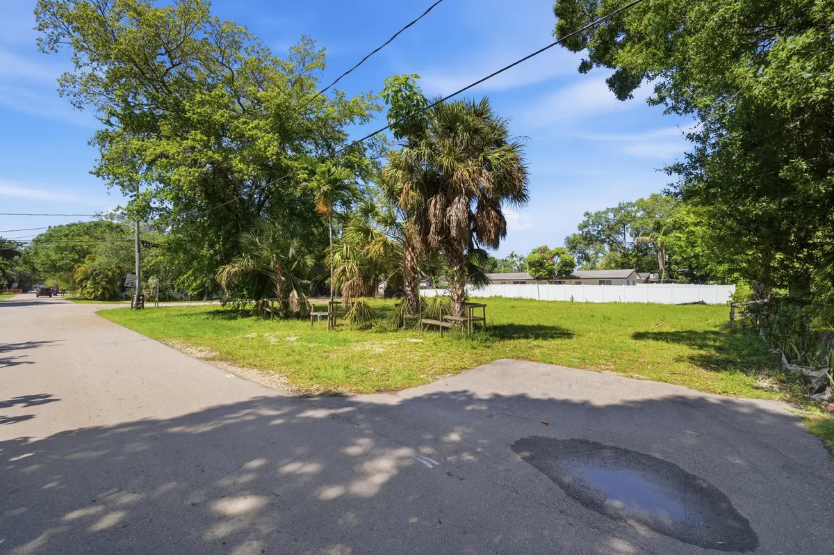 Community Amenities at 1801 SW 21ST Street, Fort Lauderdale