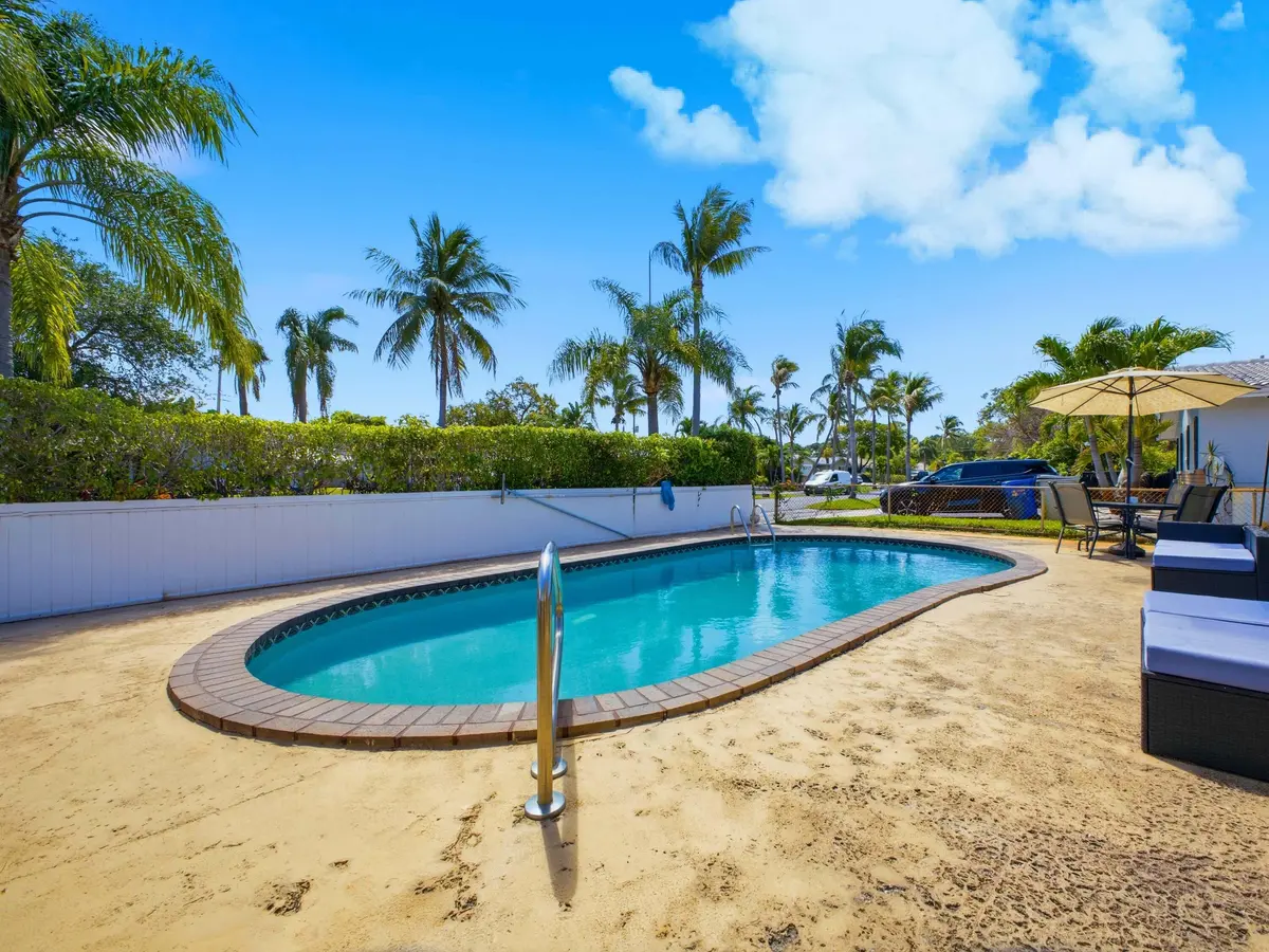 Pool at 451 SE 1st Avenue A-B, Pompano Beach