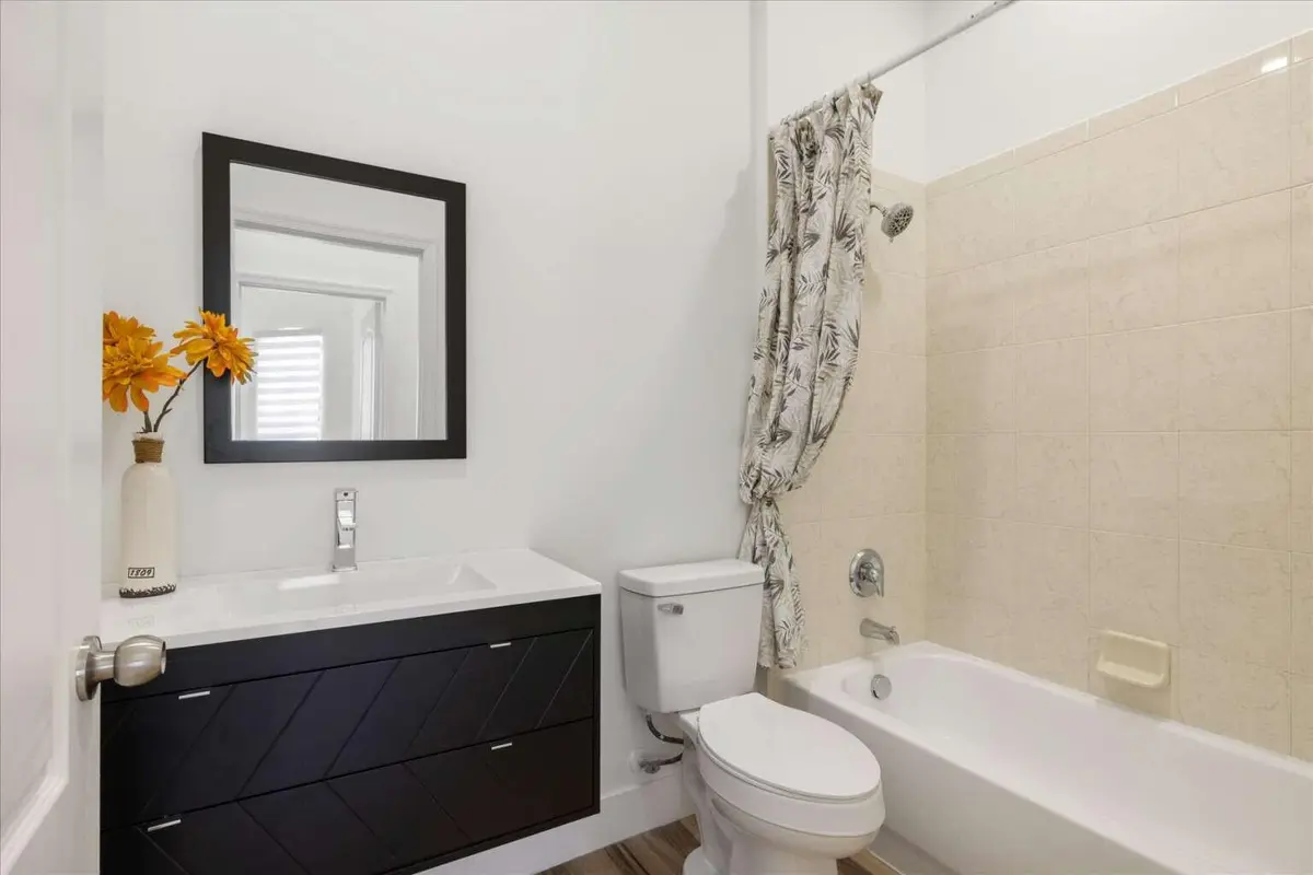 Dukharn.6 at 5622 PLACE LAKE Drive, Fort Pierce