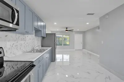260 NE 41st Street, Oakland Park – Duplex for sale