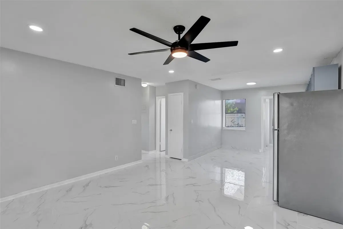Photo 8 at 260 NE 41st Street, Oakland Park