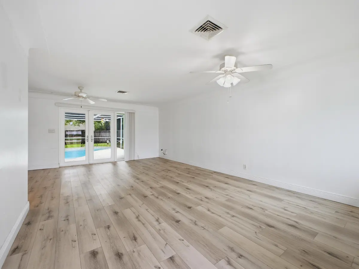 Living/dining room at 1680 NE 34TH Lane b, Oakland Park
