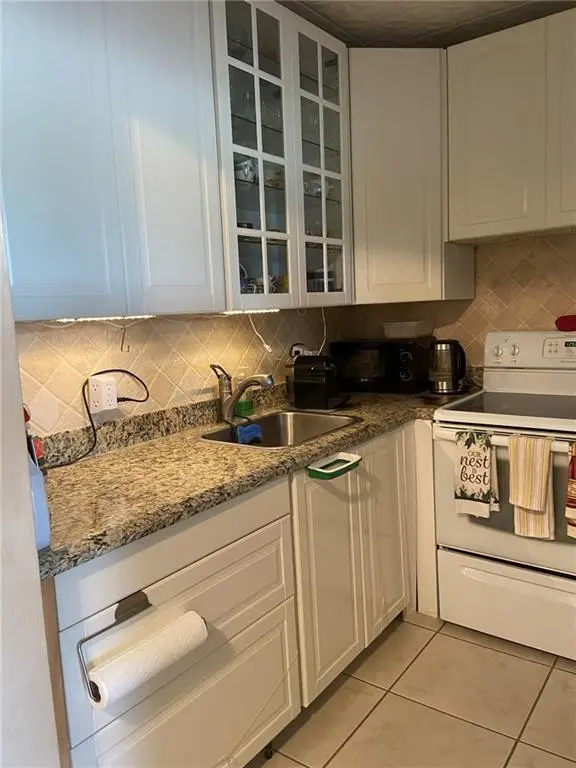 Kitchen 3 at 161 VENTNOR J Drive 161, Deerfield Beach