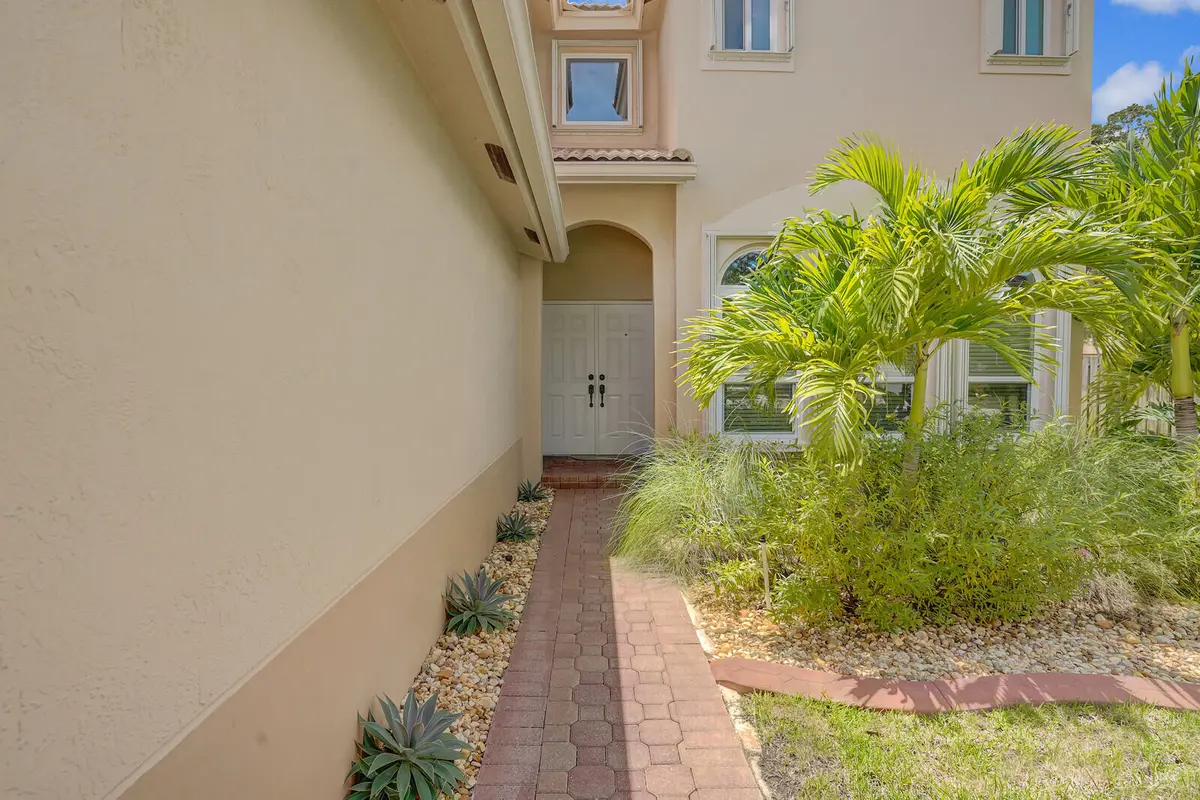 317 E Garden Cove Circle, at 317 E Garden Cove Circle, Davie