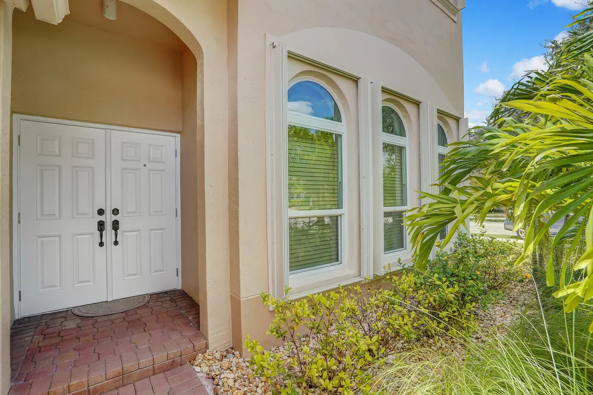 317 E Garden Cove Circle, at 317 E Garden Cove Circle, Davie