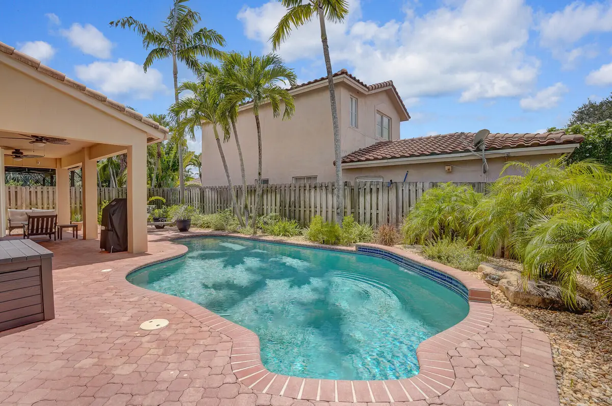 B26066749 at 317 E Garden Cove Circle, Davie