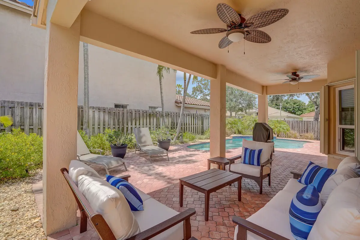 B26066749 at 317 E Garden Cove Circle, Davie