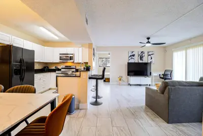 450 PALM Circle 106, Pembroke Pines – Condominium for rent