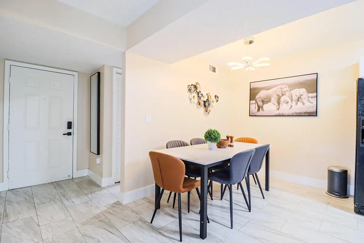 450 Palm #7 at 450 PALM Circle 106, Pembroke Pines