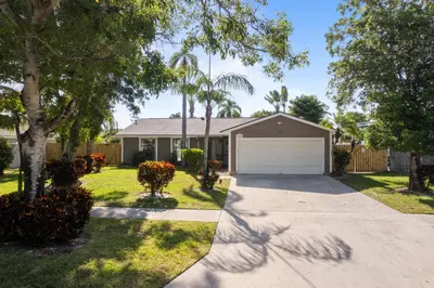 108 Cambridge Lane, Royal Palm Beach – Single Family Residence for sale