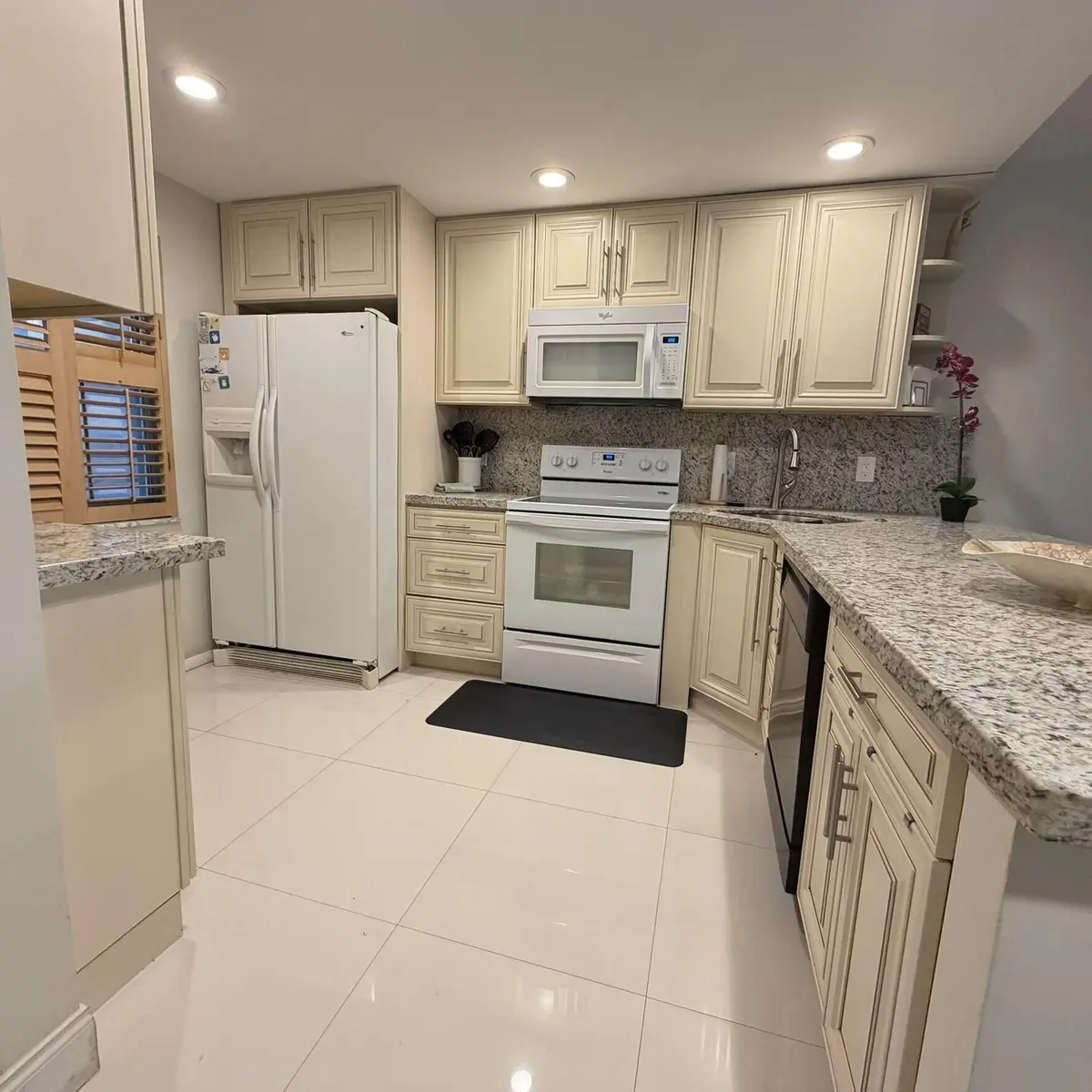 kitchen-nieves-groupb70-311 at 3800 OAKS CLUBHOUSE Drive 311, Pompano Beach