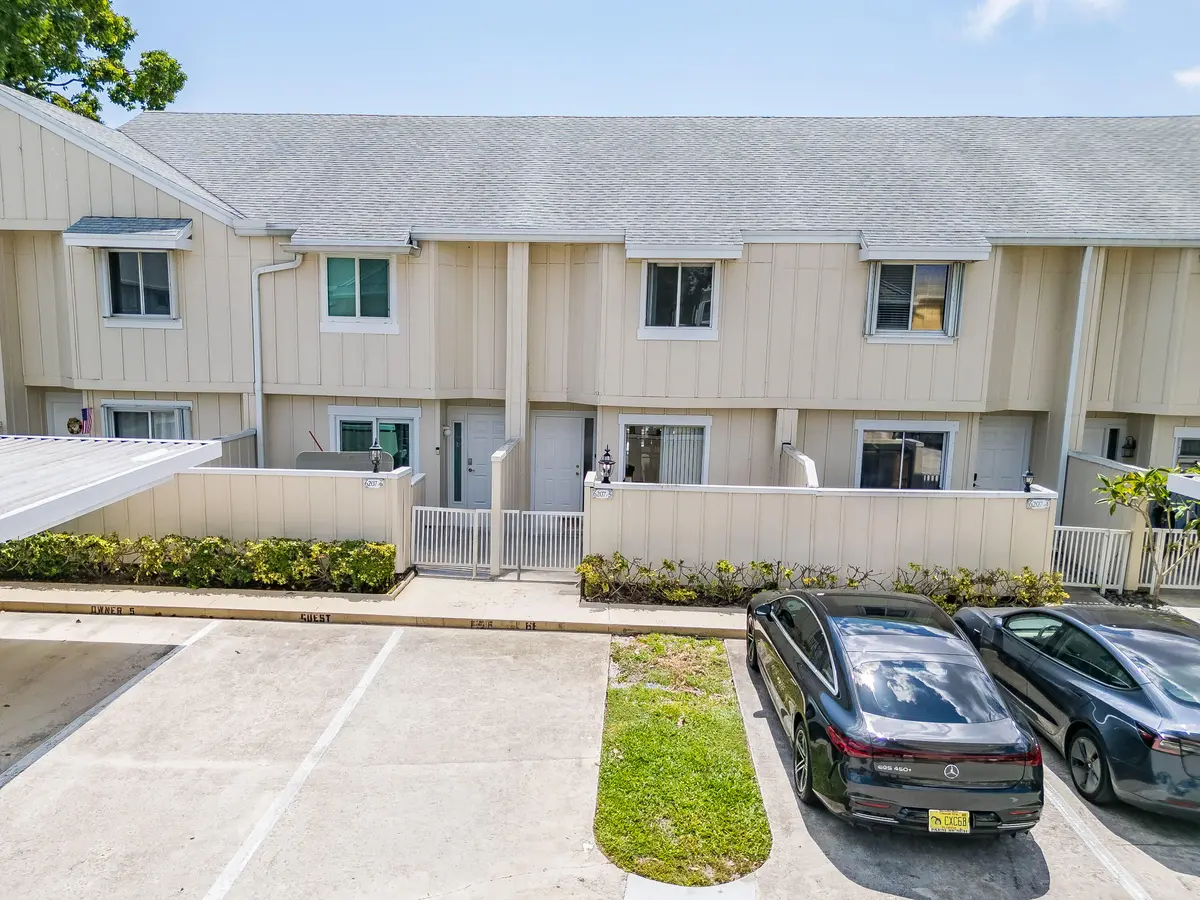 RiverWalk-1 at 6207 Riverwalk Lane 5, Jupiter