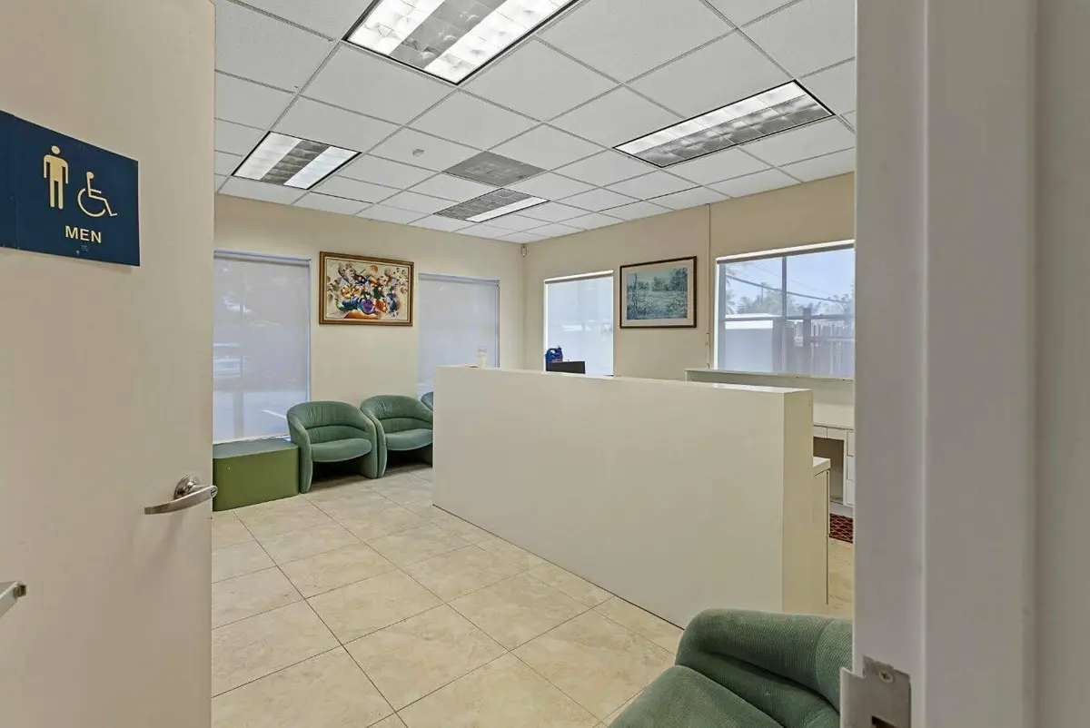 pagina13_img01 at 100 E COMMERCIAL Boulevard, Oakland Park