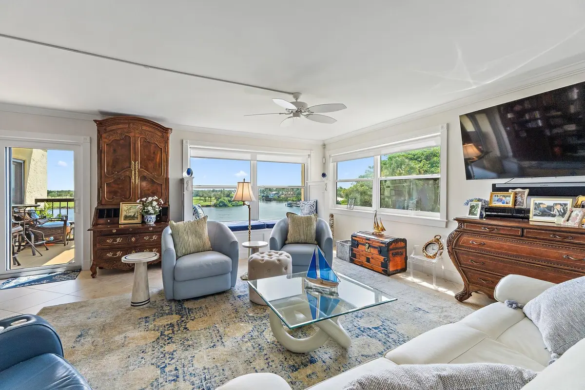 Great Room at 374 Golfview Road 405, North Palm Beach