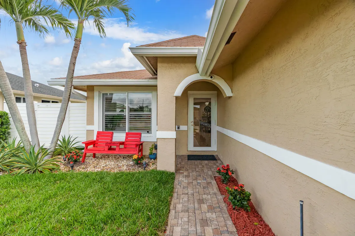 Front Entry at 533 NE 1st Avenue, Deerfield Beach