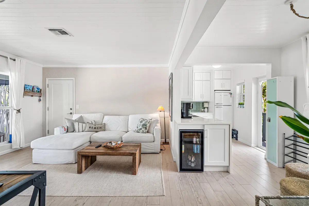 FAMILY_KITCHEN_STRAIGHT_DT at 1025 CASUARINA Road 7, Delray Beach