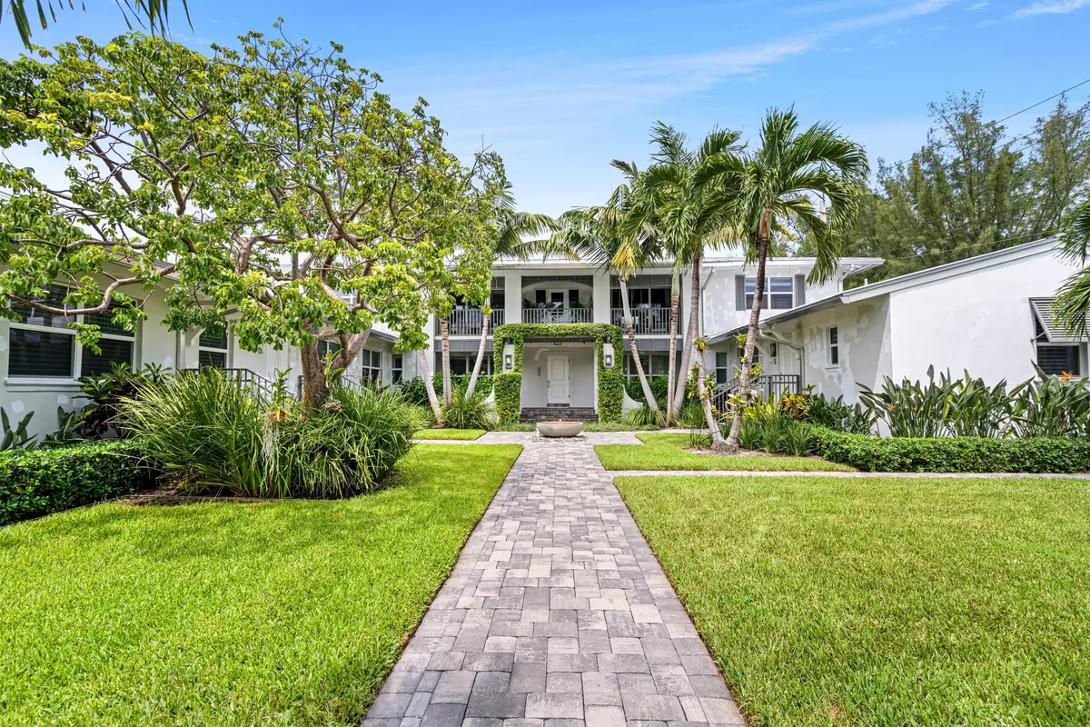 FRONT_COURTYARD_STRAIGHT_DT at 1025 CASUARINA Road 7, Delray Beach