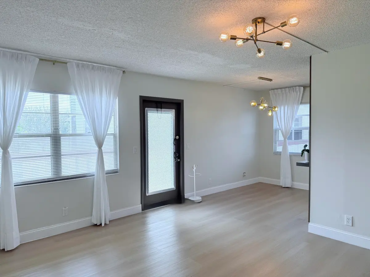 Entry at 402 Brighton J J, Boca Raton