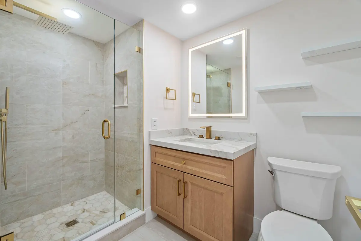 Guest Bathroom at 23 Southport Lane H, Boynton Beach