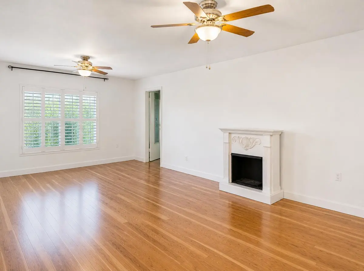 LIVING ROOM at 5570 Tamberlane Circle 331, Palm Beach Gardens