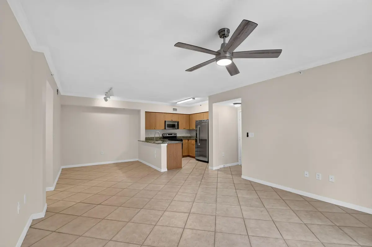 9-web-or-mls-DSC_2856 at 6370 EMERALD DUNES Drive 203, West Palm Beach