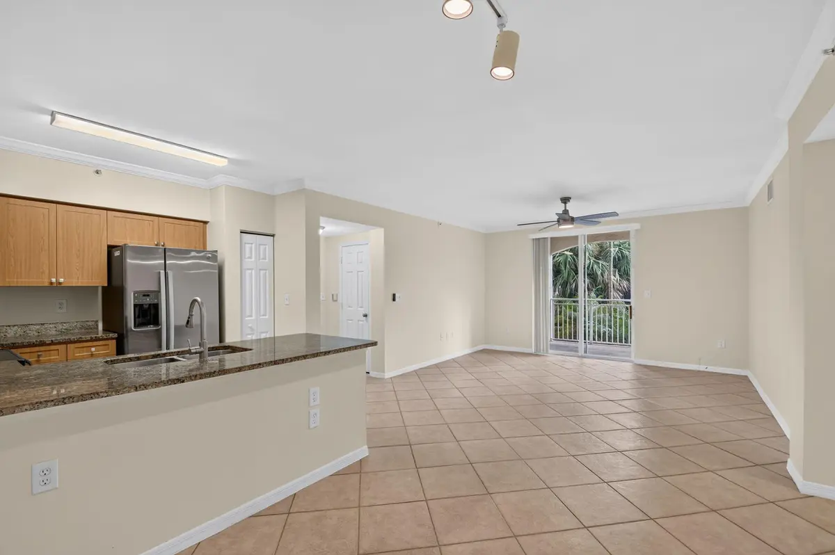 13-web-or-mls-DSC_2876 at 6370 EMERALD DUNES Drive 203, West Palm Beach