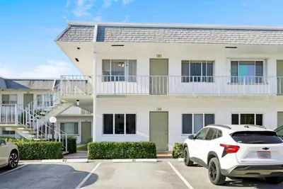2920 Cynthia Lane 202, Lake Worth Beach – Condominium for sale