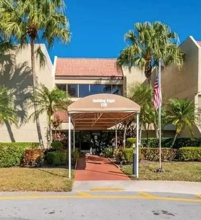 220 LAKEVIEW Drive 103, Weston – Condominium for sale