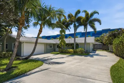 4796 SE Manatee Terrace, Stuart – Single Family Residence for sale