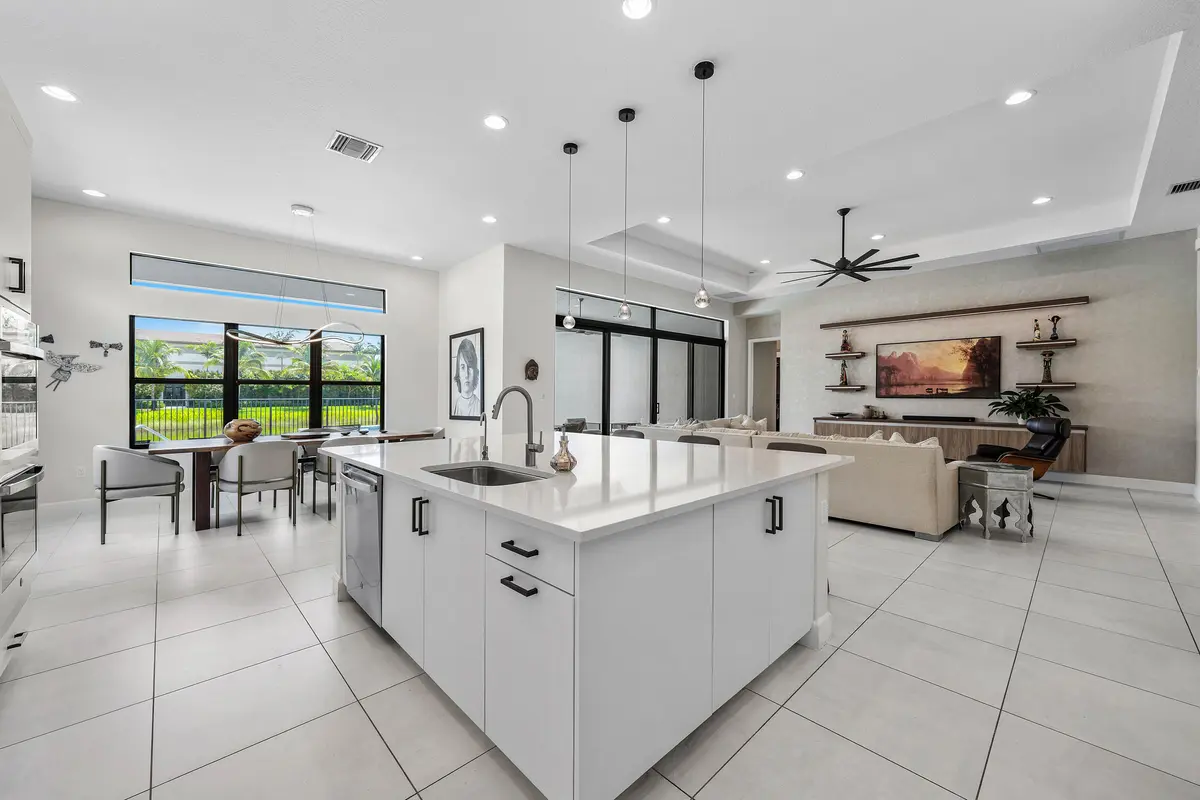 Center Island/Snack Bar at 11326 Apricot Valley Drive, Boynton Beach