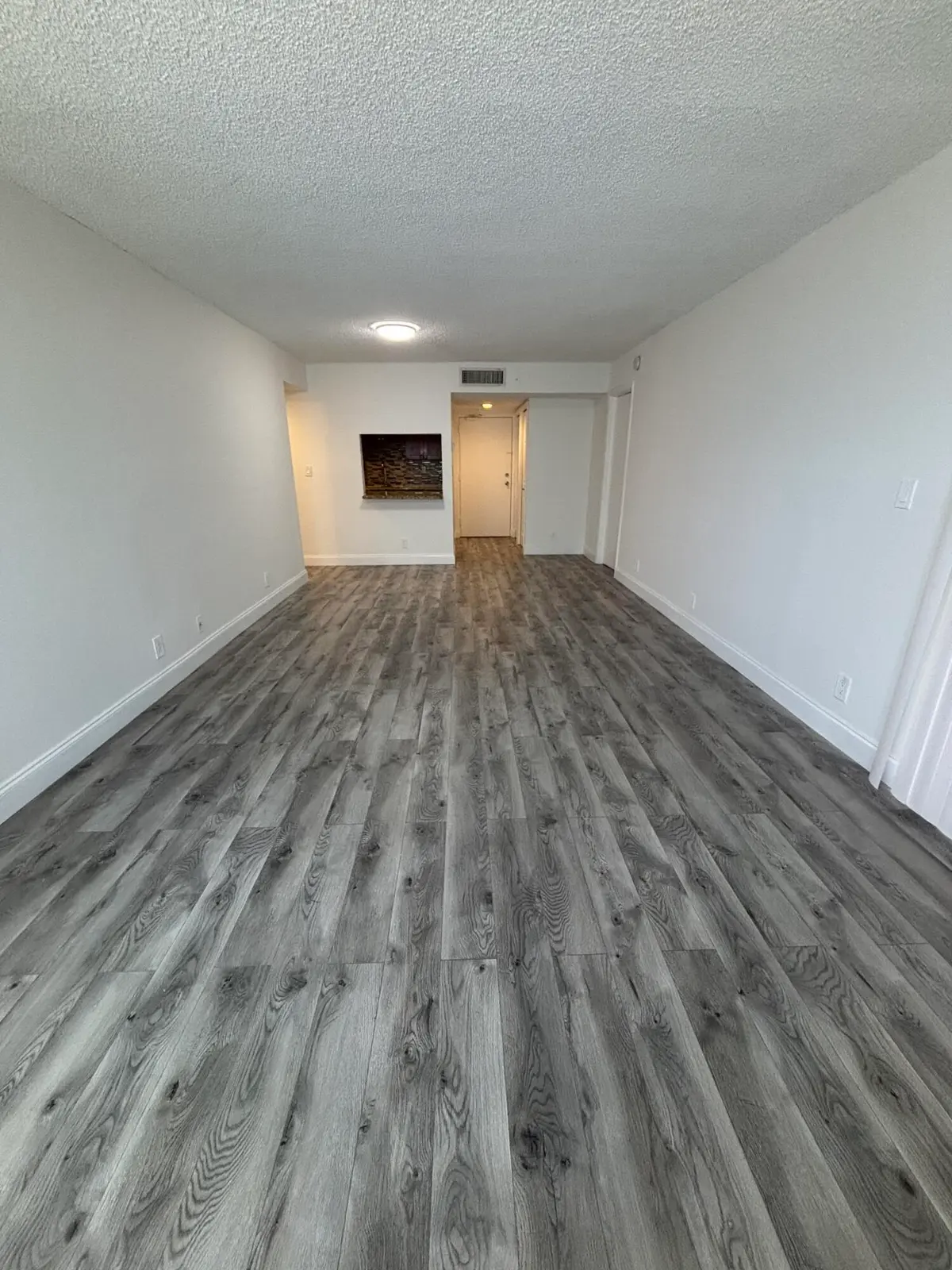 livingn at 220 LAKEVIEW Drive 103, Weston