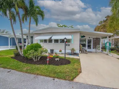 293 NE Moonstone Drive, Jensen Beach – Manufactured Home for sale